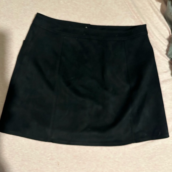Express Faux Suede button up skirt size M black - Picture 2 of 3